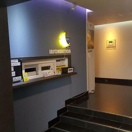 Gwangan Blue Moon Motel Busan Bagian luar foto