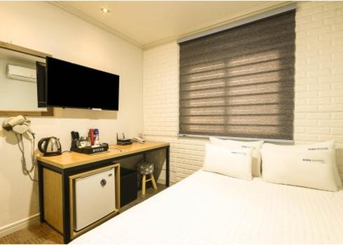 Gwangan Blue Moon Motel Busan Bagian luar foto