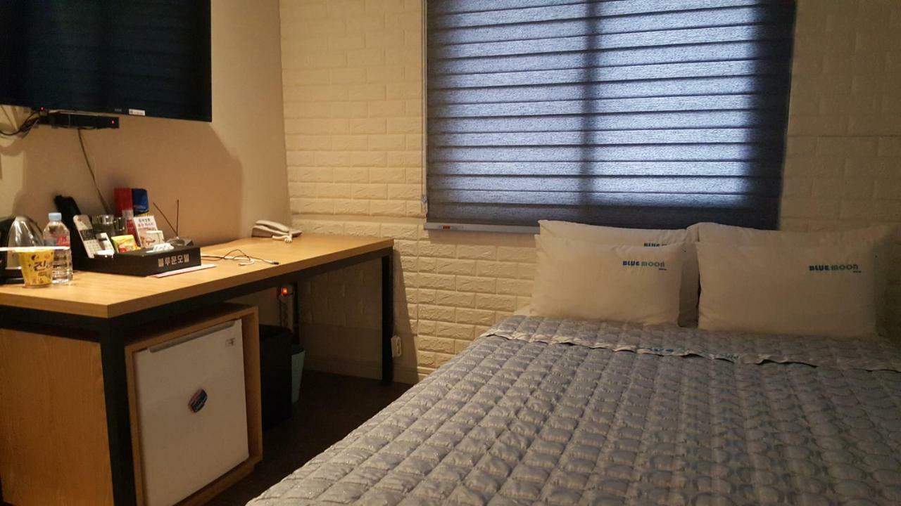Gwangan Blue Moon Motel Busan Bagian luar foto