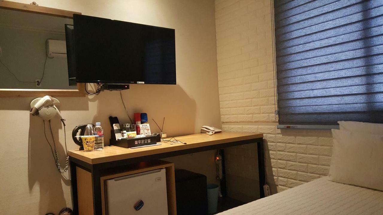 Gwangan Blue Moon Motel Busan Bagian luar foto